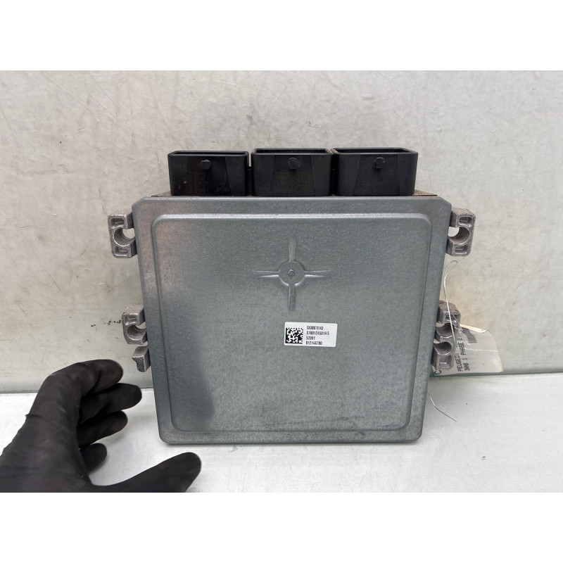 Calculateur moteur PEUGEOT 308 1 Photo n°1