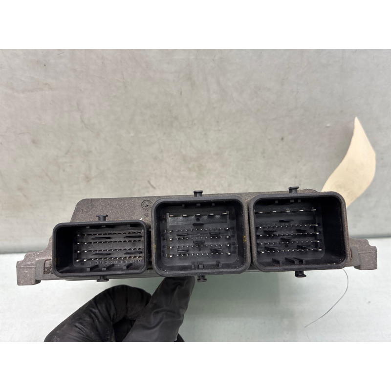 Calculateur moteur PEUGEOT 308 1 Photo n°2