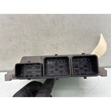 Calculateur moteur PEUGEOT 308 1