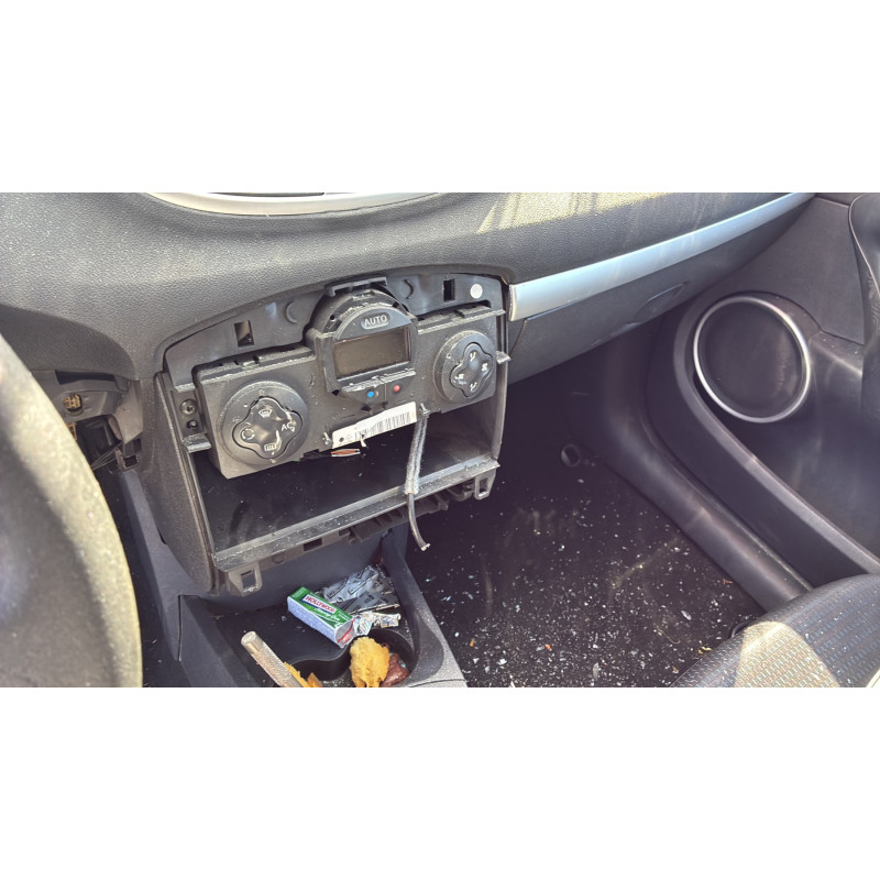Poignee porte avant droit RENAULT CLIO 3 Photo n°20