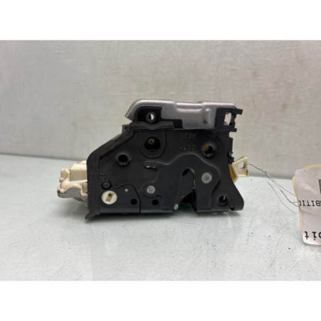 Serrure arriere droit AUDI A4 3 Photo n°1