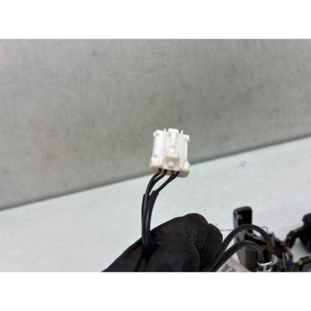 Attache ceinture arriere droit PEUGEOT 308 2 SW Photo n°1
