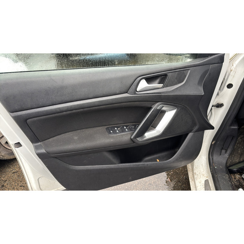 Attache ceinture arriere droit PEUGEOT 308 2 SW Photo n°18