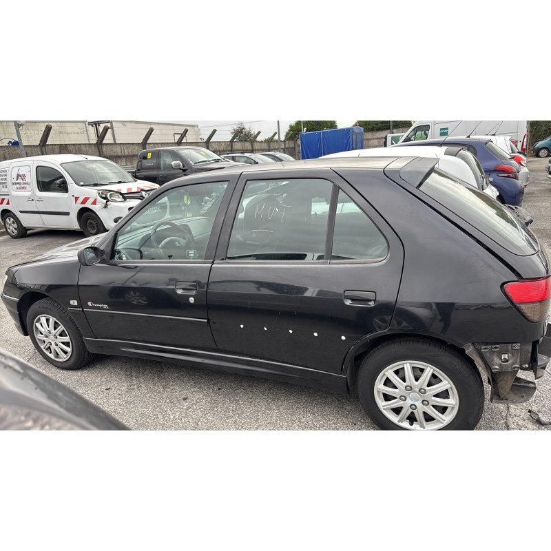 Attache ceinture arriere droit PEUGEOT 306 Photo n°9
