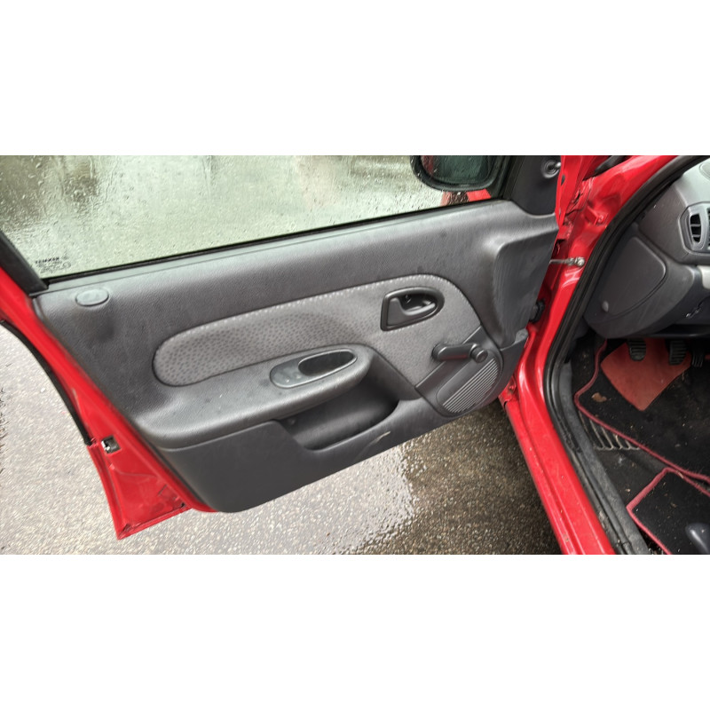 Attache ceinture arriere droit RENAULT CLIO 2 CAMPUS Photo n°19