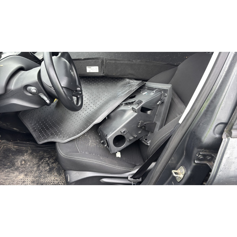 Pretensionneur de ceinture avant droit PEUGEOT 208 1 Photo n°17