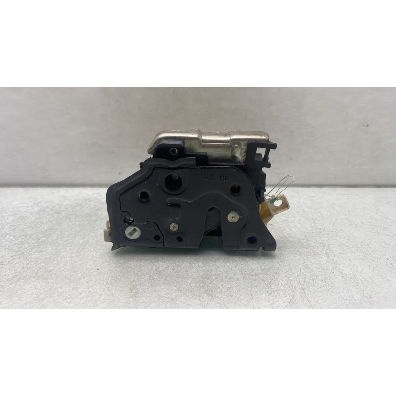 Serrure arriere droit AUDI A4 3 Photo n°1
