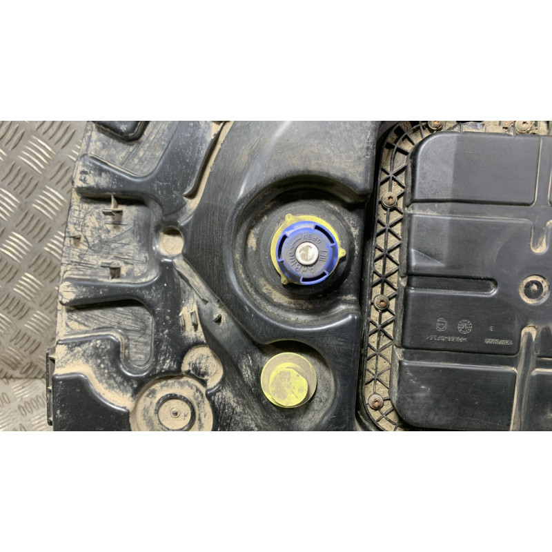 Reservoir AdBlue PEUGEOT 208 1 Photo n°4
