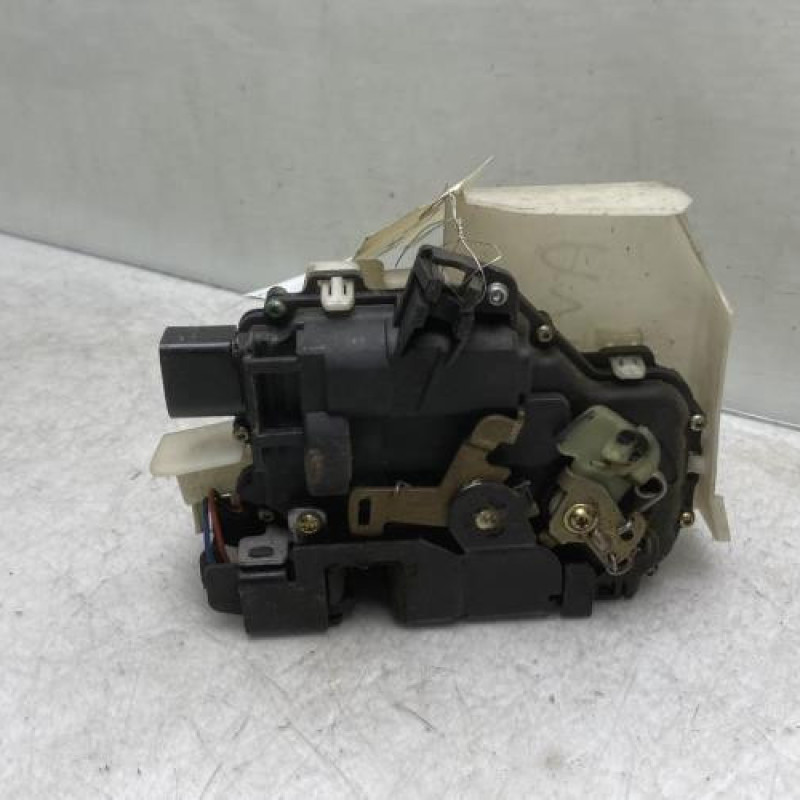 Serrure avant droit VOLKSWAGEN PASSAT 4 Photo n°4