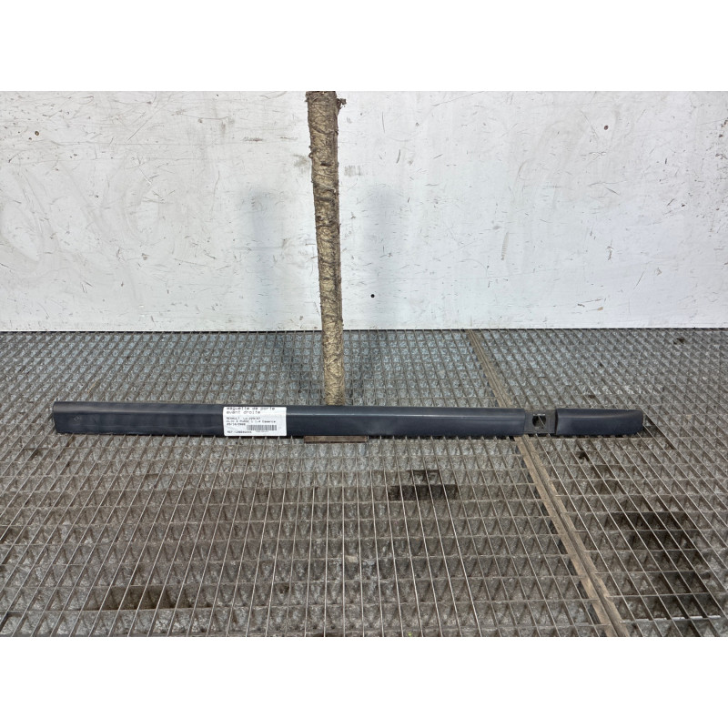 Baguette de porte avant droite RENAULT CLIO 3 Photo n°1