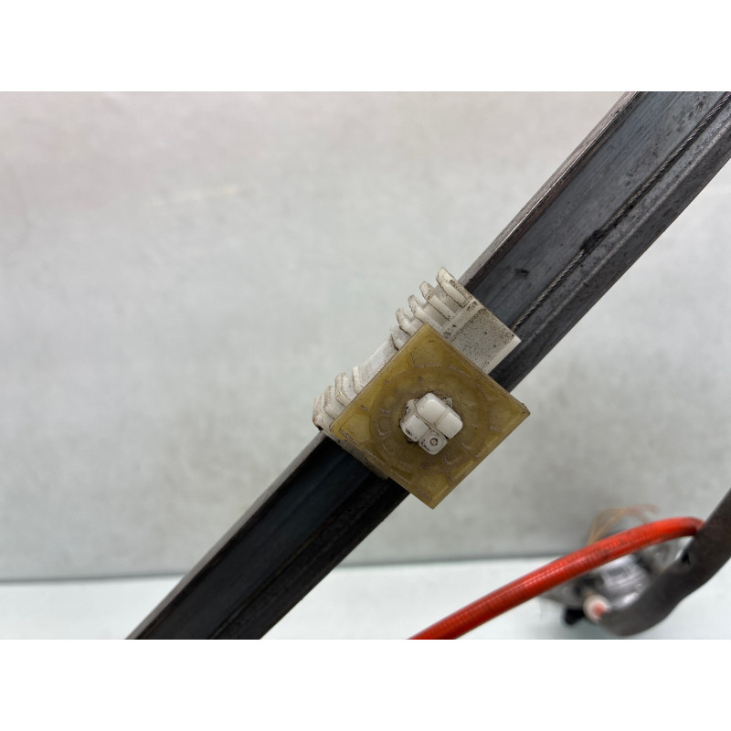 Leve vitre electrique avant gauche PEUGEOT 106 Photo n°4
