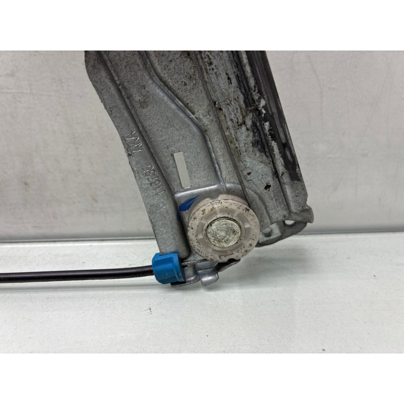 Leve vitre electrique avant droit RENAULT CLIO 3 Photo n°4