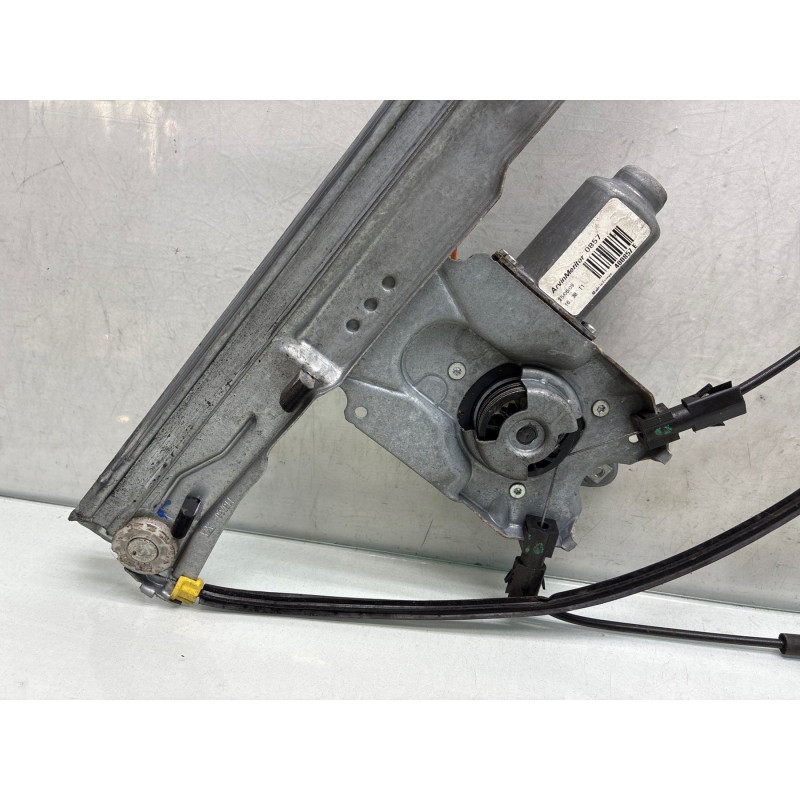 Leve vitre electrique avant droit RENAULT CLIO 3 Photo n°7