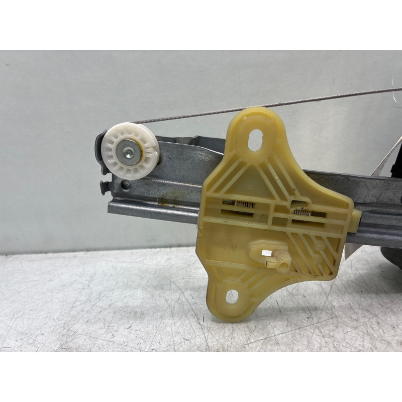 Leve vitre electrique arriere droit RENAULT CLIO 4 Photo n°4