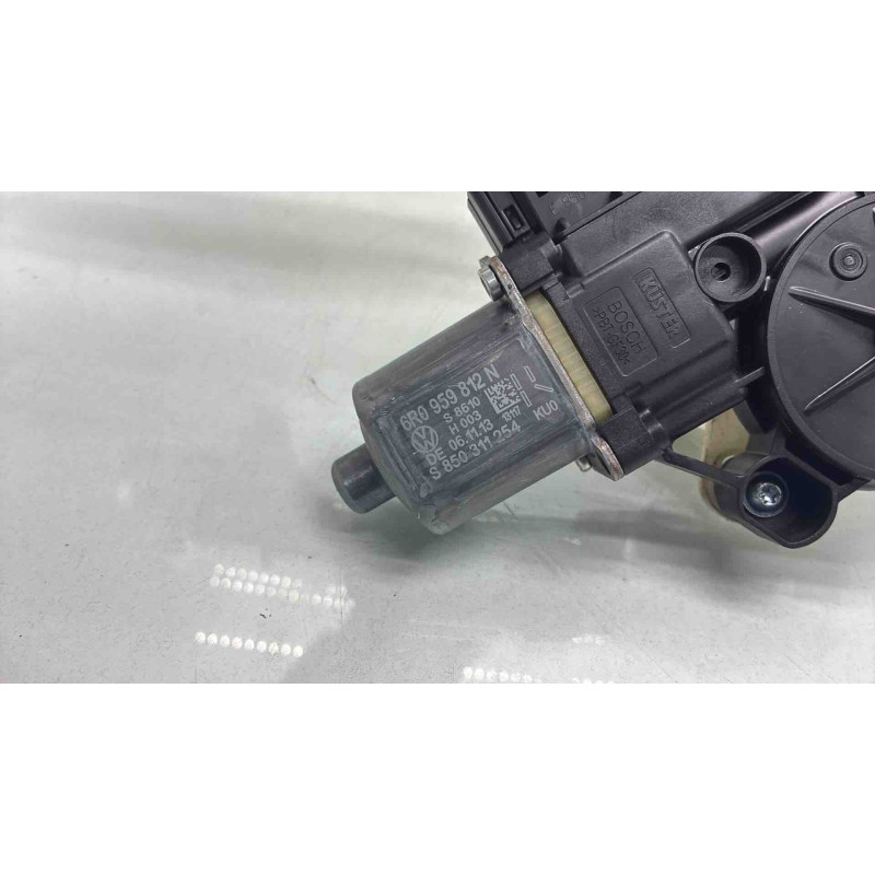 Leve vitre electrique arriere droit VOLKSWAGEN POLO 5 Photo n°1