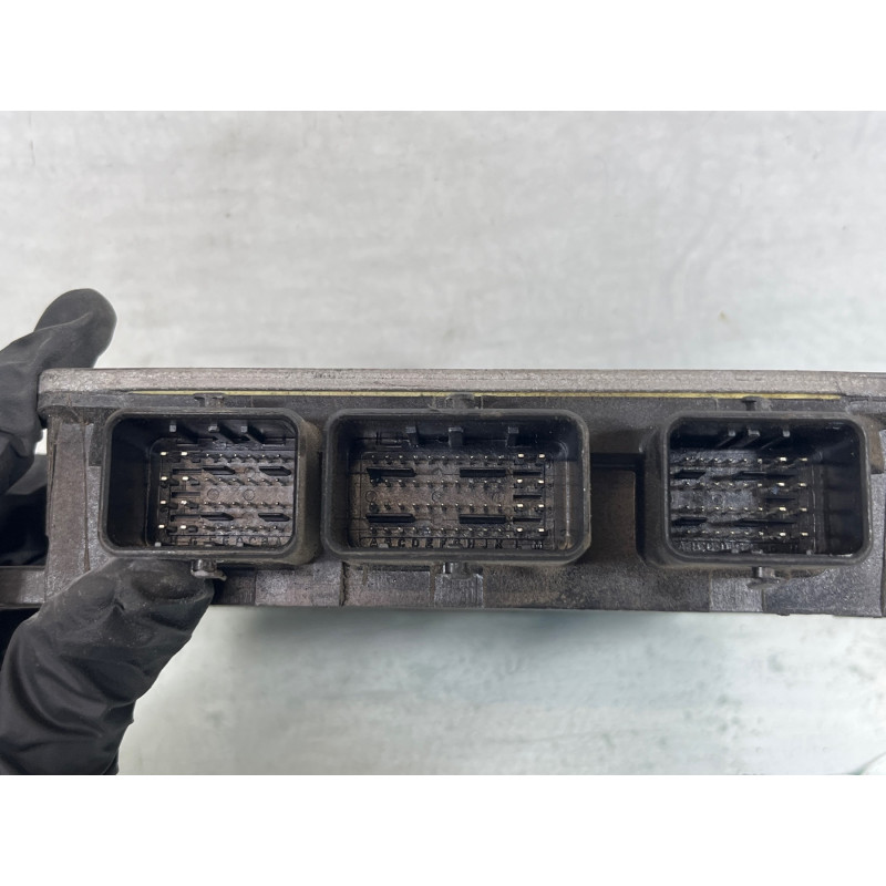 Calculateur moteur DACIA LOGAN MCV 1 Photo n°1