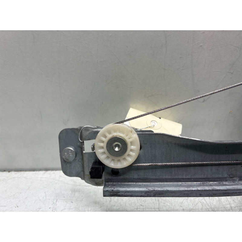 Leve vitre electrique avant droit RENAULT CLIO 4 Photo n°2