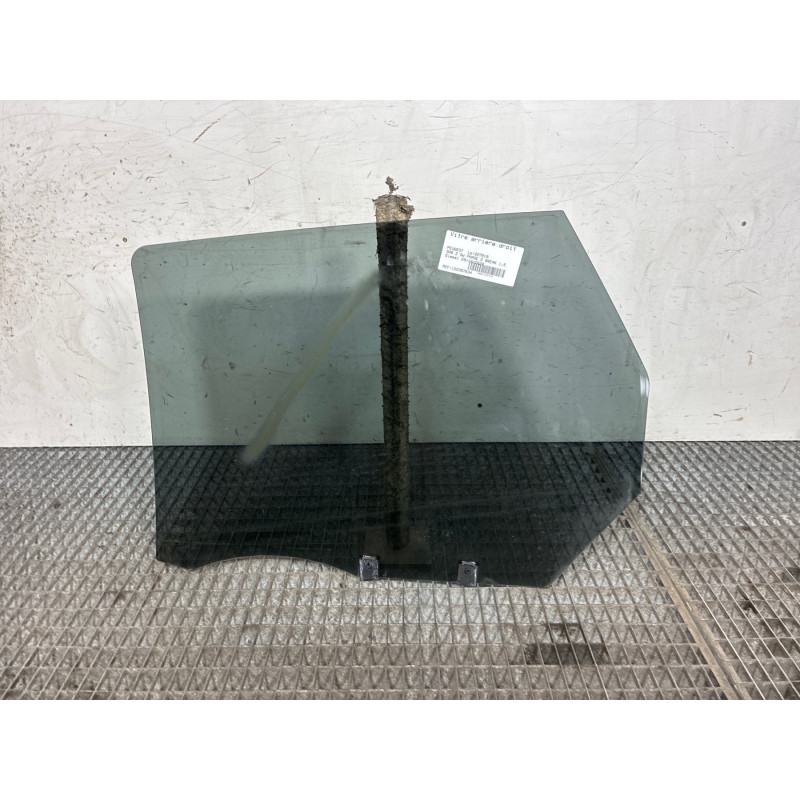 Vitre arriere droit PEUGEOT 308 2 SW Photo n°1
