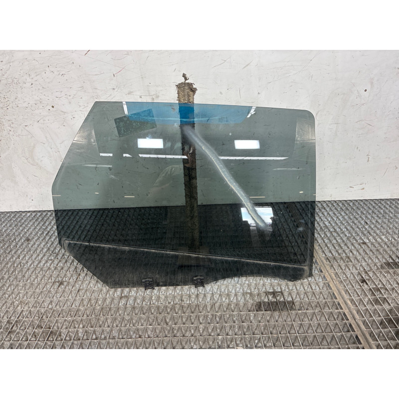 Vitre arriere droit PEUGEOT 308 2 SW Photo n°2