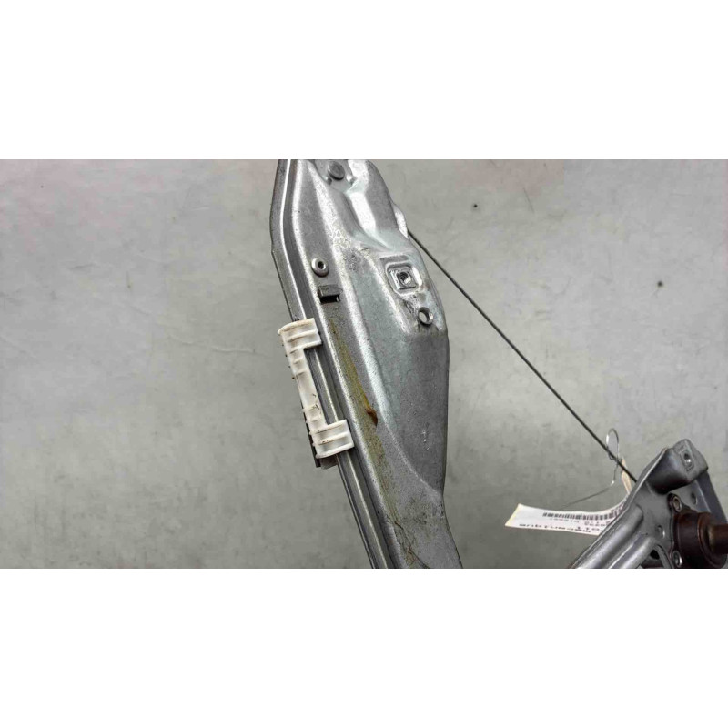 Leve vitre mecanique arriere droit RENAULT CLIO 3 Photo n°2