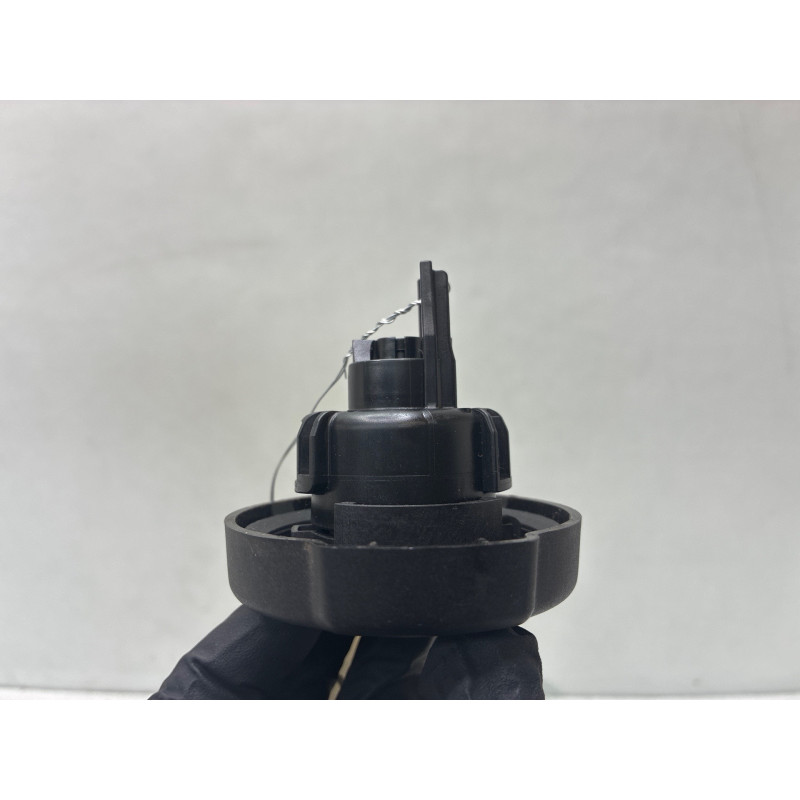 Bouchon de carburant PEUGEOT 3008 1 Photo n°4