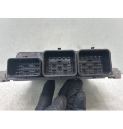Calculateur moteur PEUGEOT 3008 1