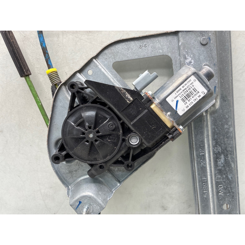 Leve vitre electrique avant droit PEUGEOT 208 1 Photo n°4