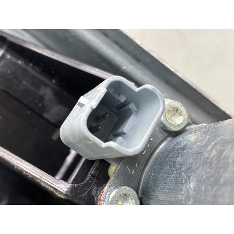 Leve vitre electrique avant droit PEUGEOT 208 1 Photo n°8