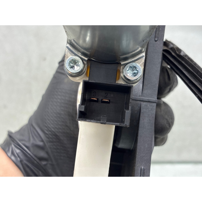 Leve vitre electrique avant droit VOLKSWAGEN PASSAT 7 Photo n°4