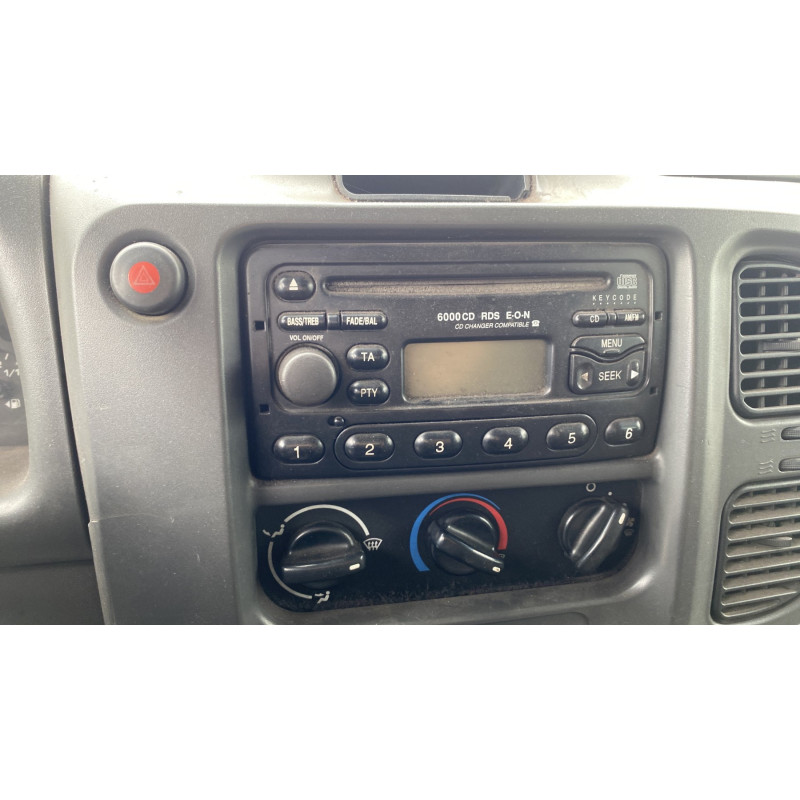 Attache ceinture avant gauche FORD TRANSIT 3 Photo n°19