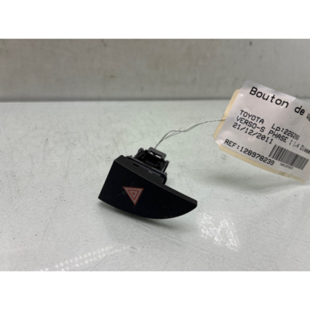 Bouton de warning TOYOTA VERSO-S Photo n°1