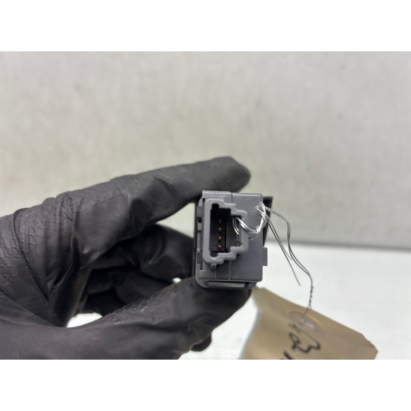 Bouton de warning TOYOTA VERSO-S Photo n°3