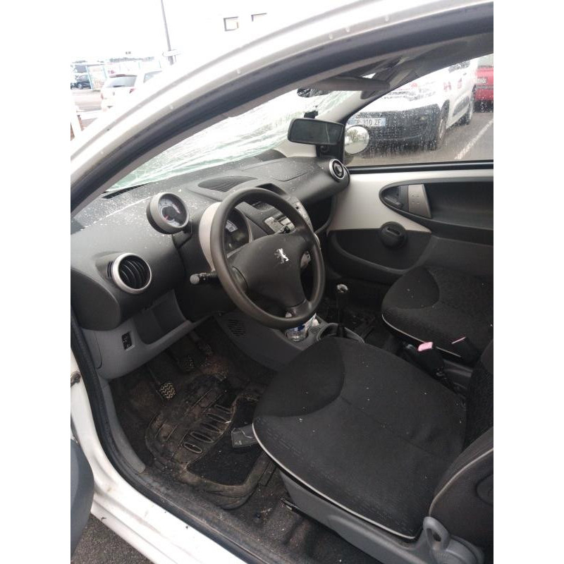 Leve vitre electrique avant gauche PEUGEOT 107 Photo n°6