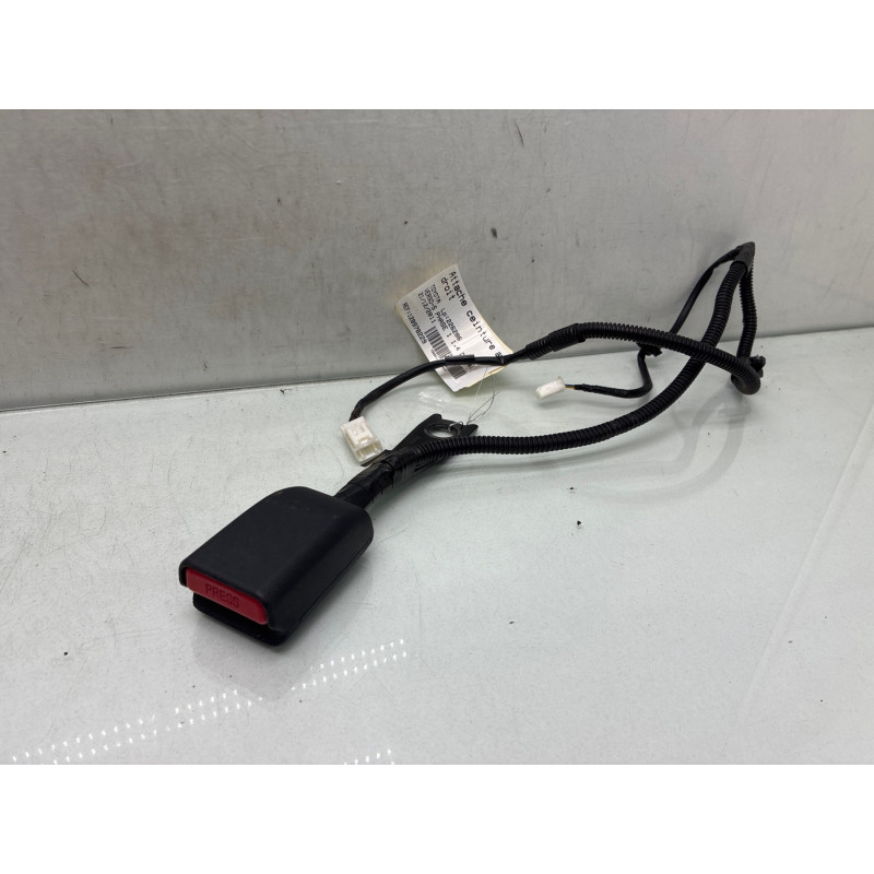 Attache ceinture avant droit TOYOTA VERSO-S Photo n°2
