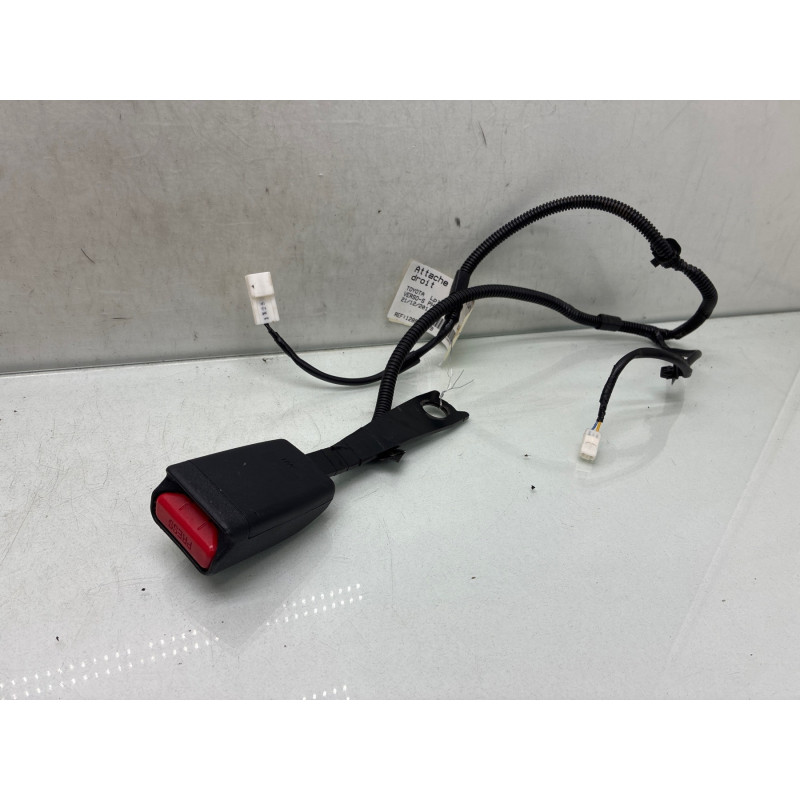 Attache ceinture avant droit TOYOTA VERSO-S Photo n°3