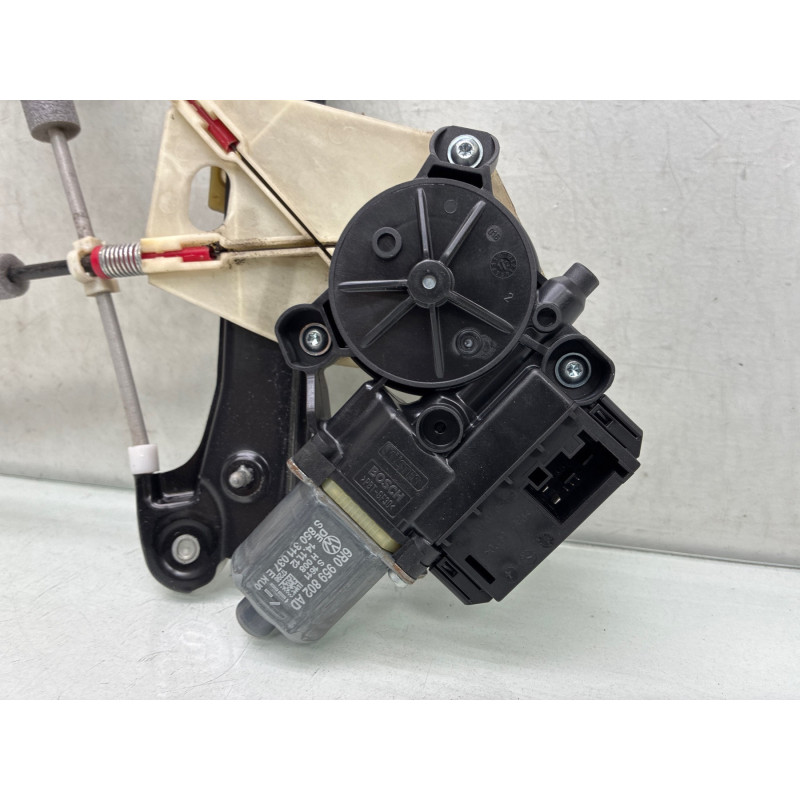 Leve vitre electrique avant droit VOLKSWAGEN POLO 5 Photo n°4