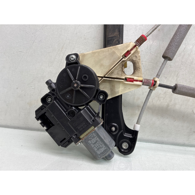 Leve vitre electrique avant gauche VOLKSWAGEN POLO 5 Photo n°3