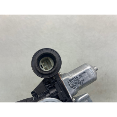 Leve vitre electrique avant droit TOYOTA YARIS 2 Photo n°1