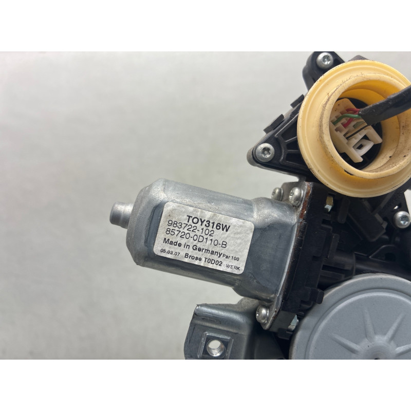 Leve vitre electrique avant gauche TOYOTA YARIS 2 Photo n°4
