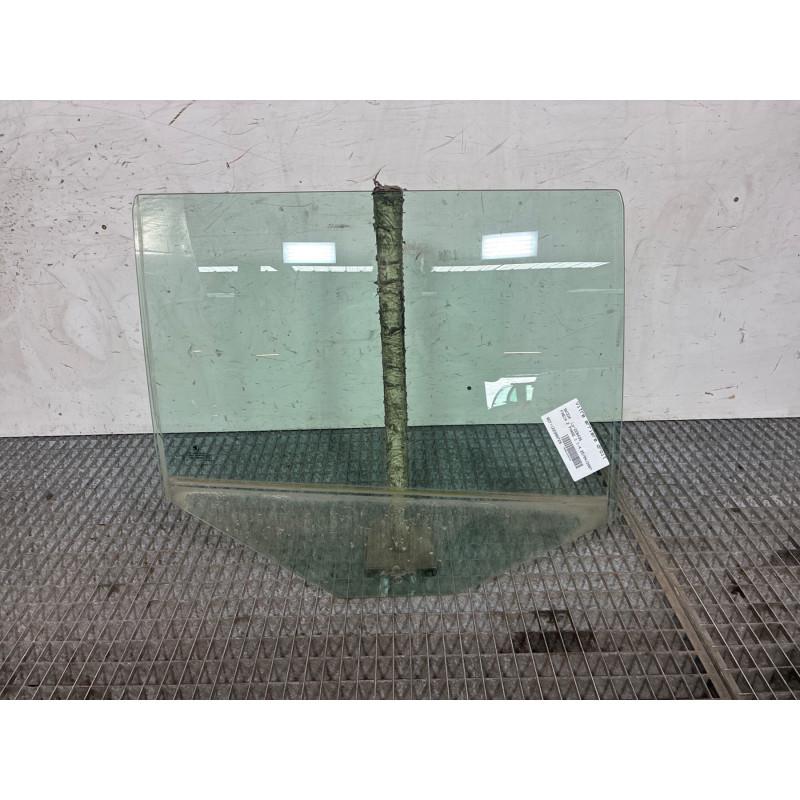 Vitre arriere droit SKODA FABIA 2 Photo n°2