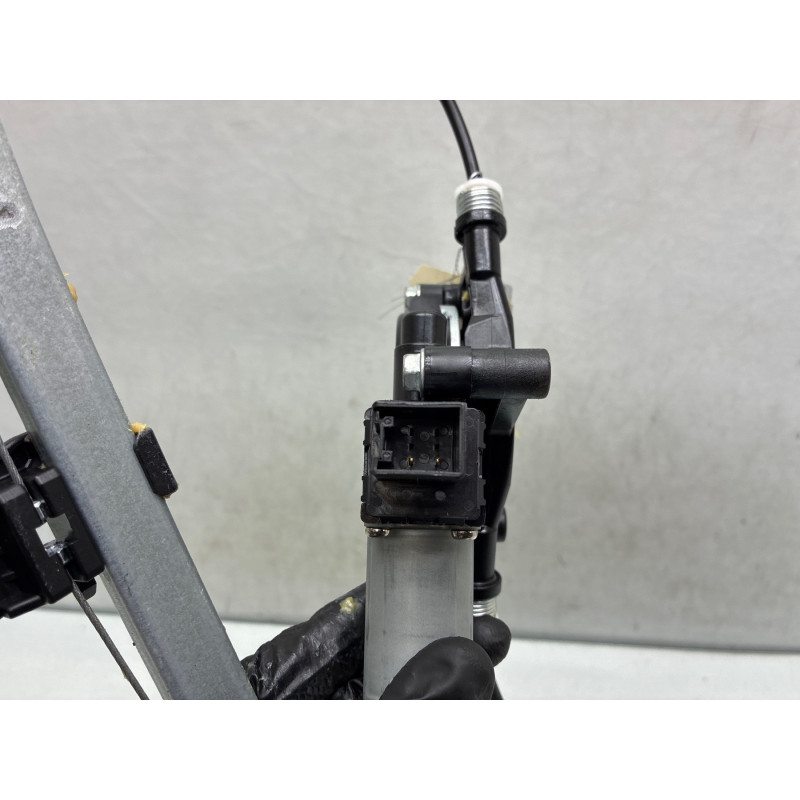 Leve vitre electrique arriere droit MAZDA 2 3 Photo n°1
