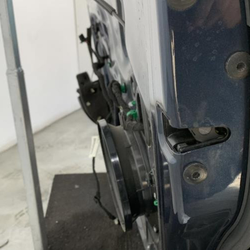 Porte avant droit VOLKSWAGEN GOLF 5 Photo n°4