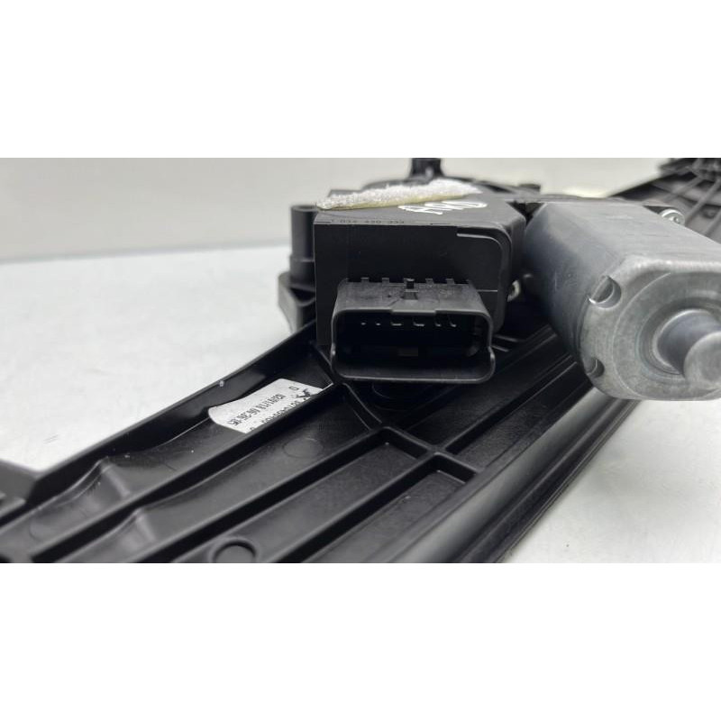 Leve vitre electrique arriere droit PEUGEOT 3008 2 Photo n°1