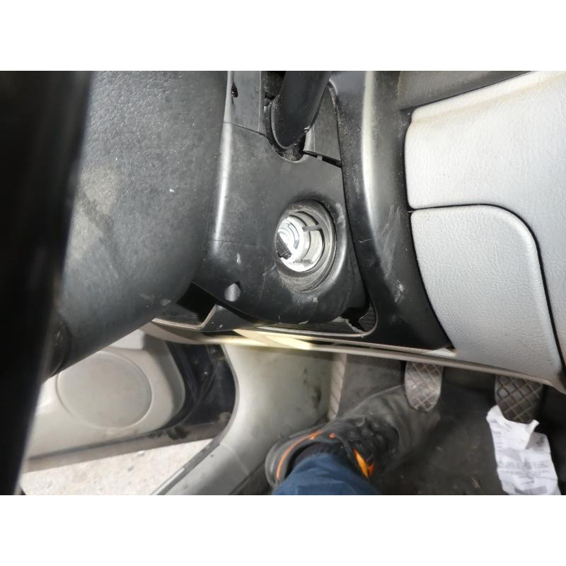 Etrier avant gauche (freinage) VOLKSWAGEN PASSAT 4 Photo n°5