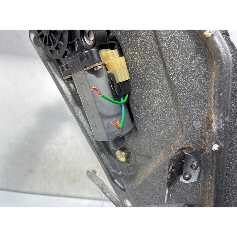 Leve vitre electrique avant gauche VOLVO V 70 1 Photo n°4