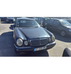 Attache ceinture avant gauche MERCEDES CLASSE E 210
