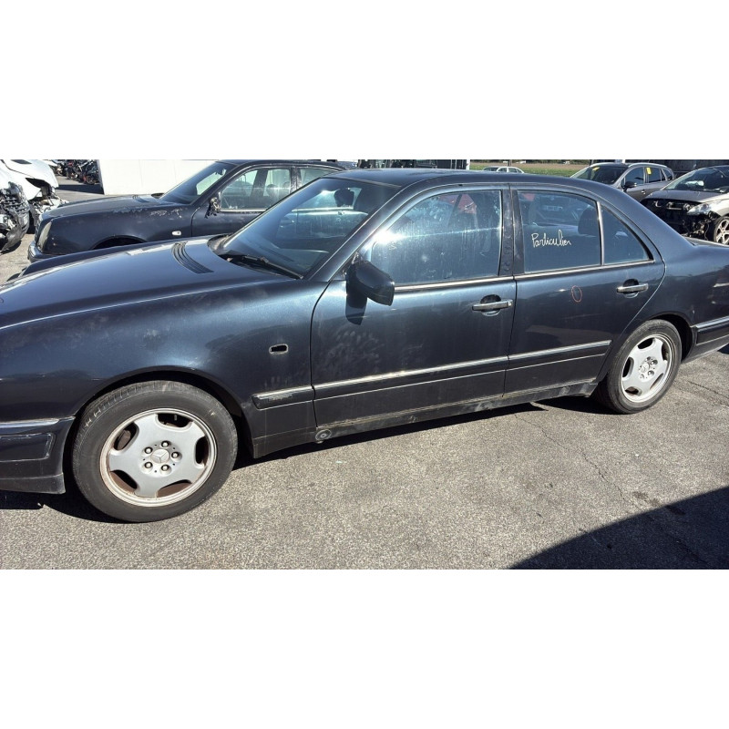 Attache ceinture avant gauche MERCEDES CLASSE E 210 Photo n°5