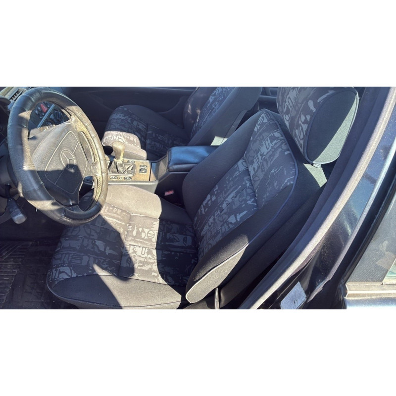 Attache ceinture avant gauche MERCEDES CLASSE E 210 Photo n°7