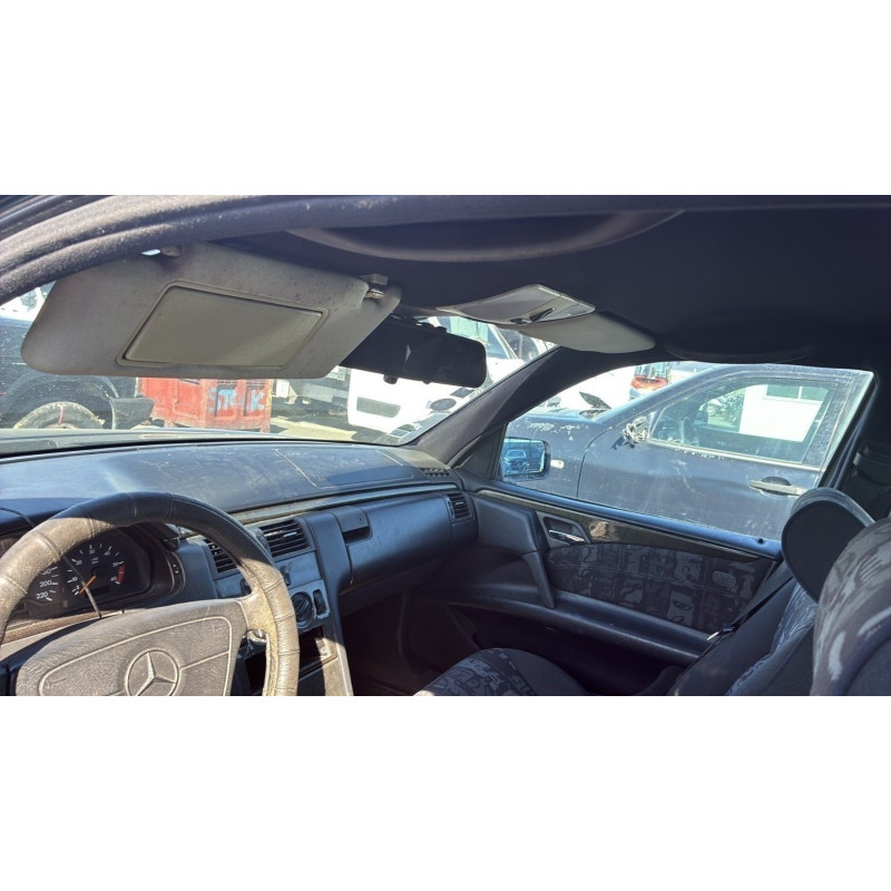 Attache ceinture avant gauche MERCEDES CLASSE E 210 Photo n°9