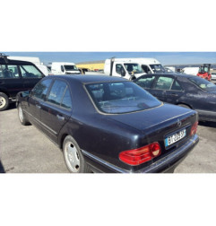 Attache ceinture avant gauche MERCEDES CLASSE E 210